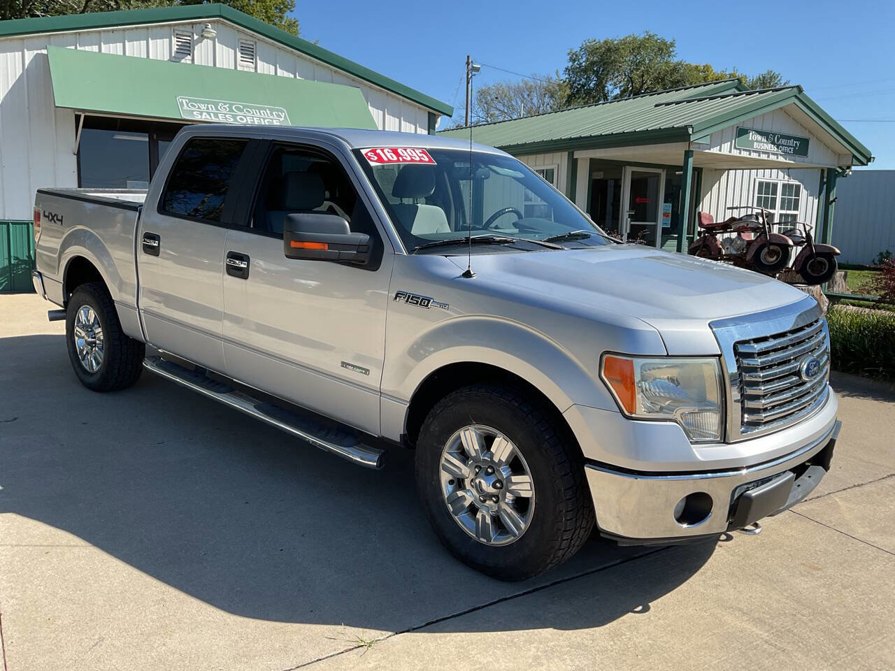 Used 2011 Ford F150 XLT w/ XLT Chrome Pkg image 3
