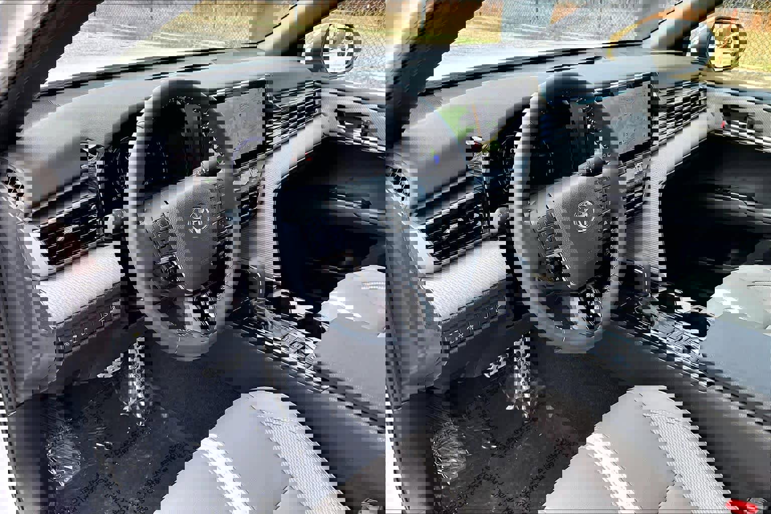 Used 2025 Toyota Camry SE image 17