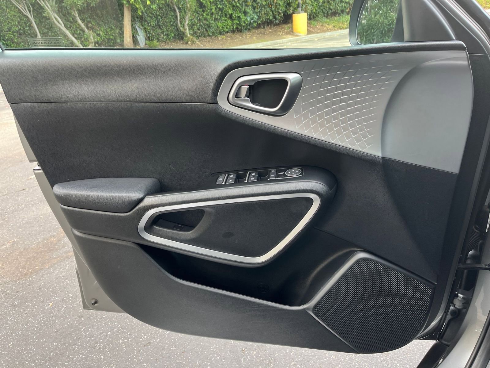 Used 2025 Kia Soul LX w/ LX Technology Package image 18