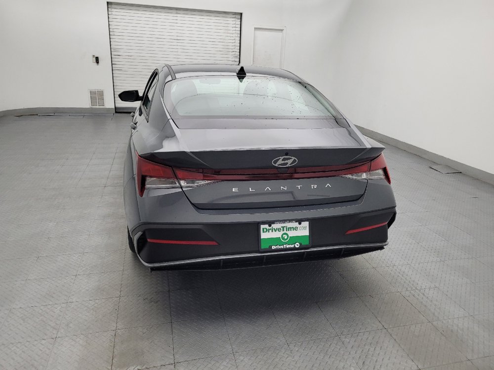 Used 2025 Hyundai Elantra SE FWD image 6