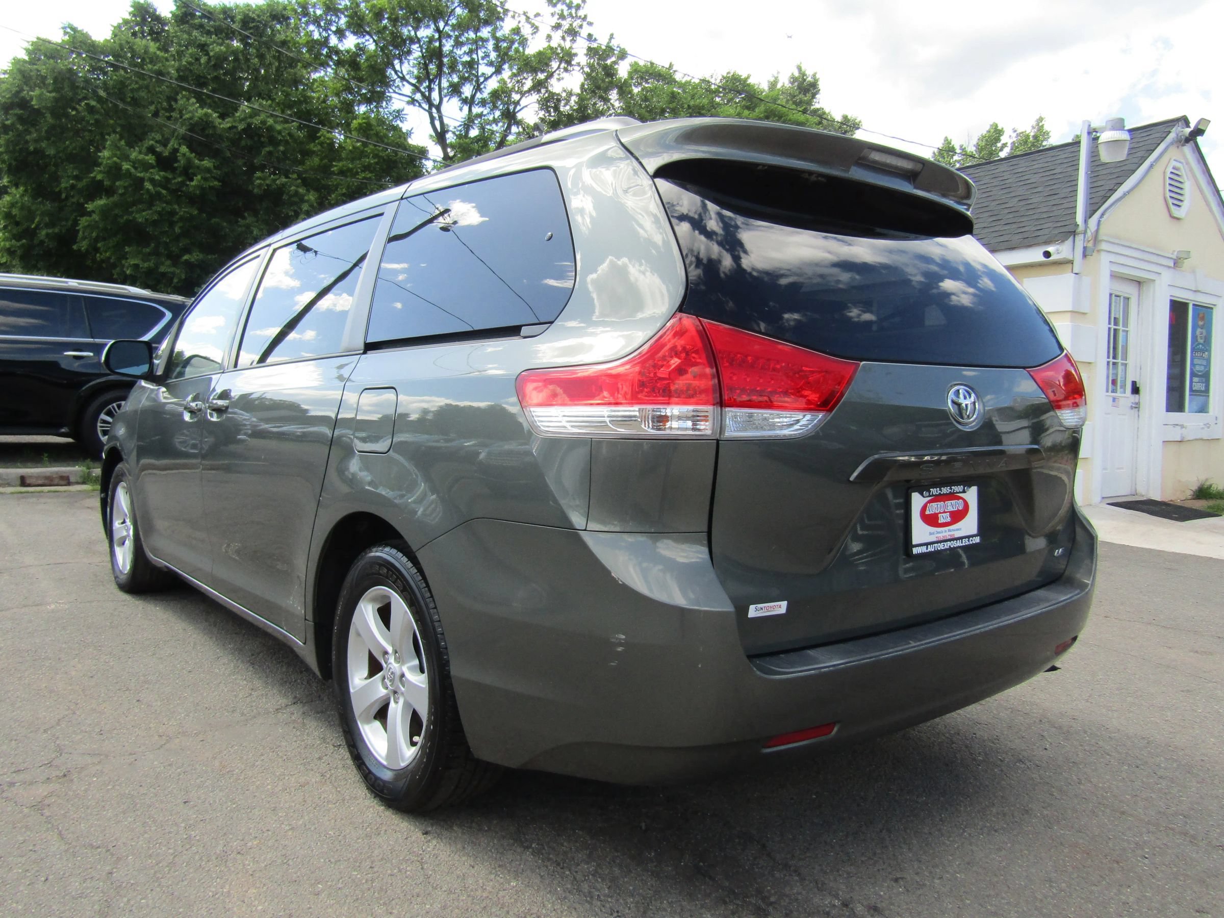 Used 2013 Toyota Sienna LE w/ Towing Pkg FWD image 6
