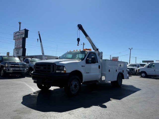 Used 2004 Ford F550 4x4 Regular Cab Super Duty image 2