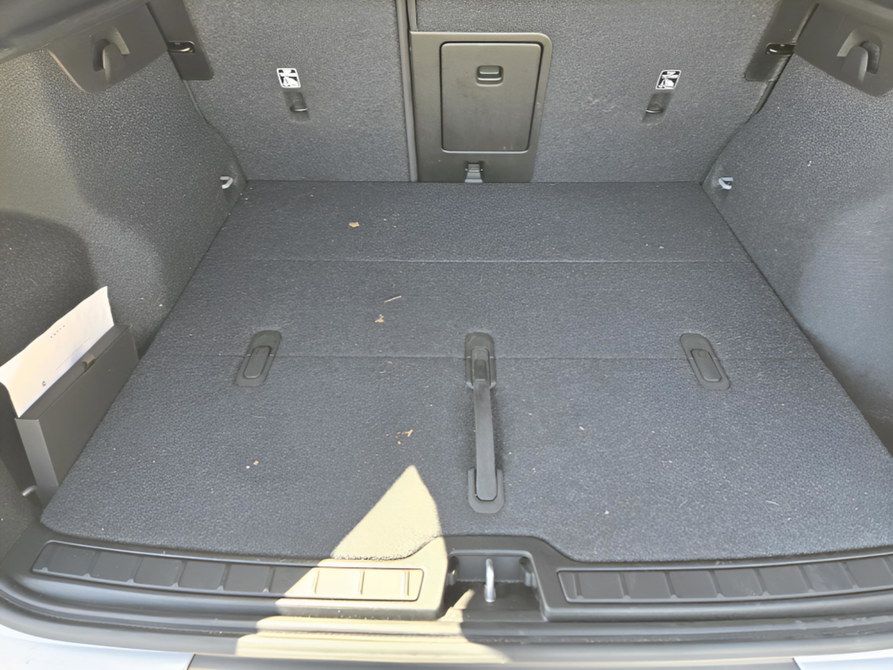 Used 2023 Volvo XC40 B5 Plus image 42