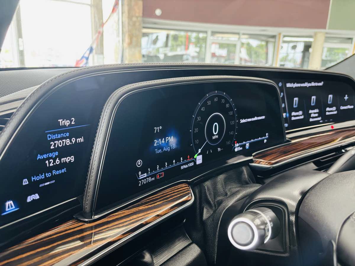 Used 2022 Cadillac Escalade Luxury AWD/4WD image 60