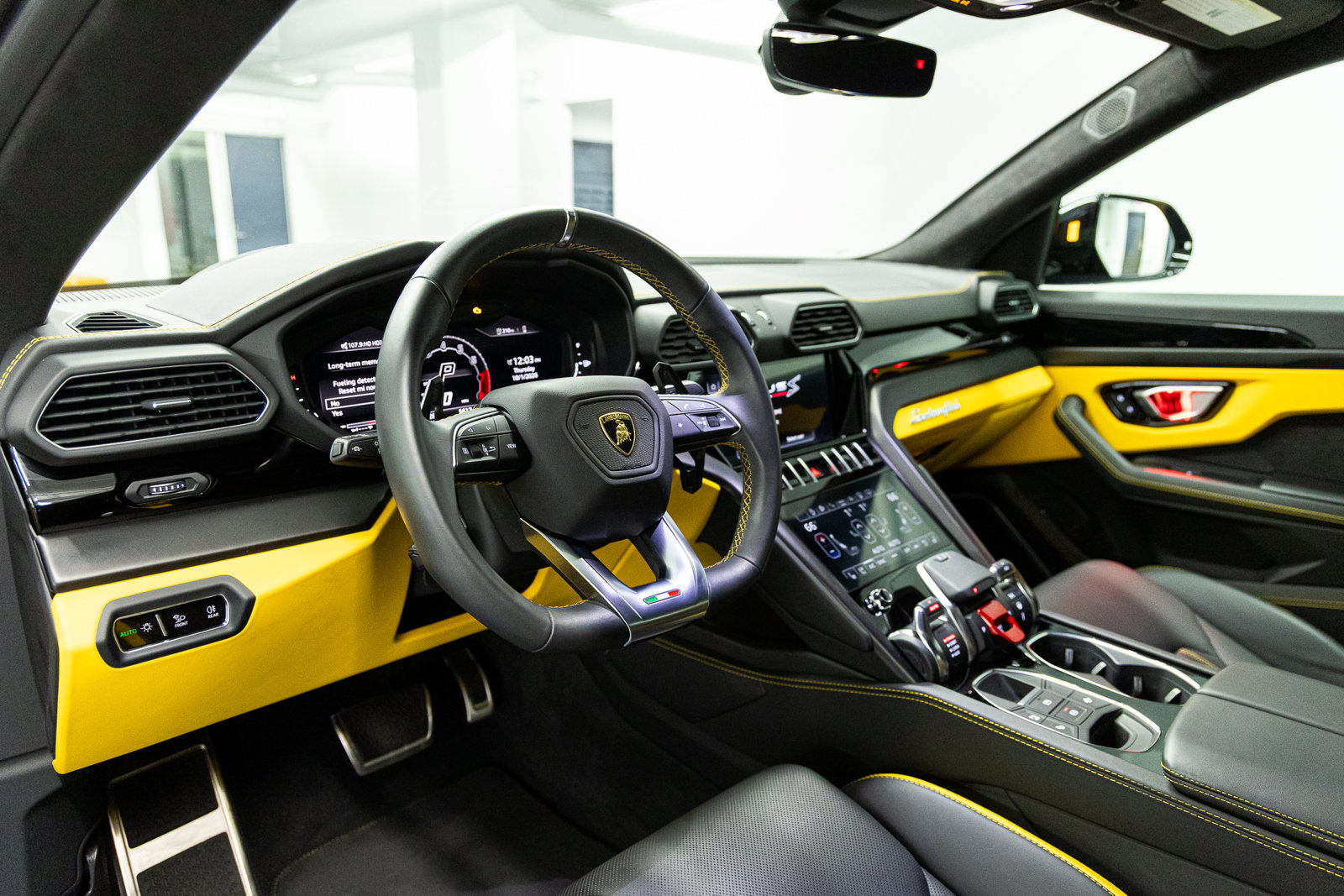 Used 2024 Lamborghini Urus S AWD/4WD image 27