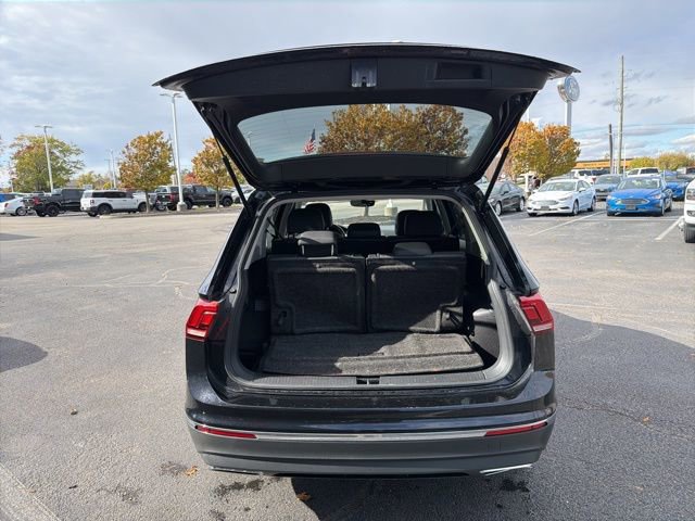 Used 2021 Volkswagen Tiguan SE w/ Panoramic Sunroof Package image 9