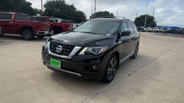 Used 2017 Nissan Pathfinder Platinum w/ Family Entertainment Package AWD/4WD image 4