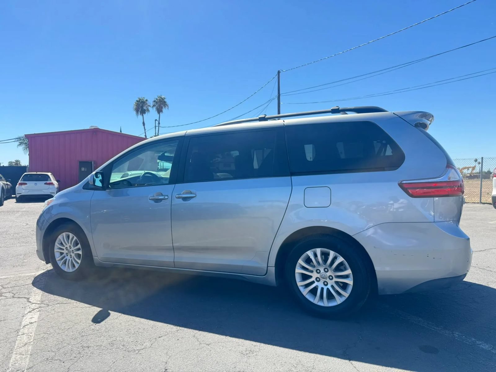 Used 2016 Toyota Sienna XLE w/ XLE Navigation Package FWD image 4