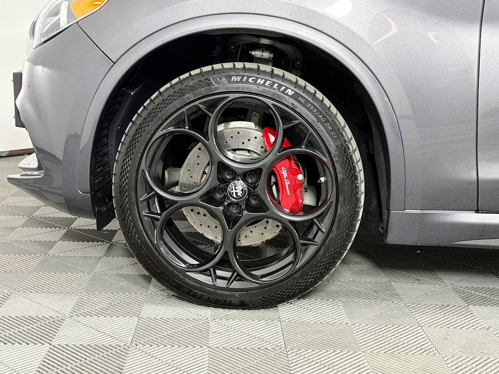 Used 2023 Alfa Romeo Stelvio Quadrifoglio AWD/4WD image 31