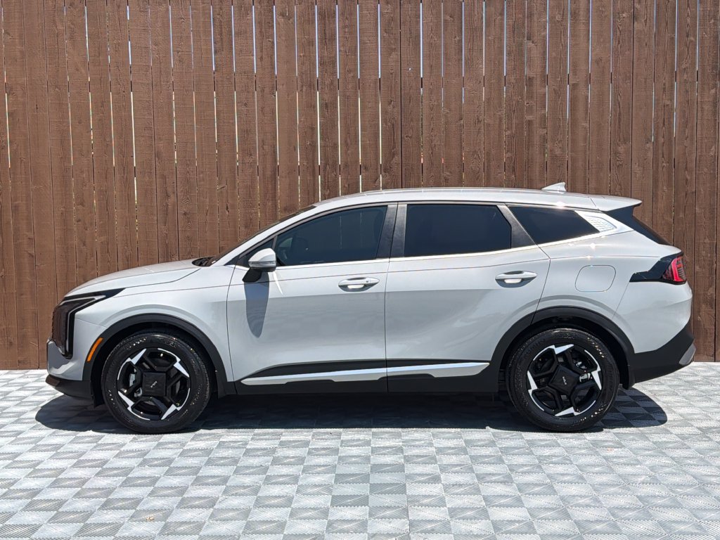 Used 2026 Kia Sportage EX FWD image 13