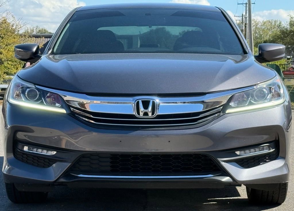 Used 2017 Honda Accord Sport image 9