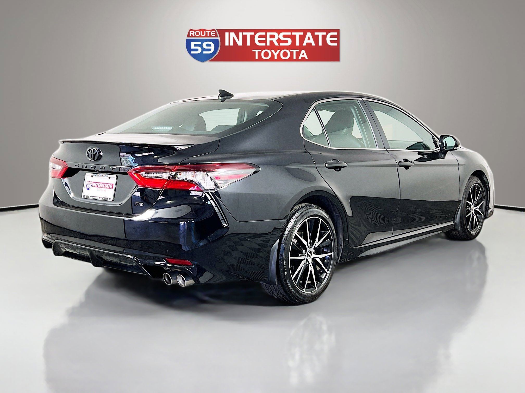 Used 2024 Toyota Camry SE image 7