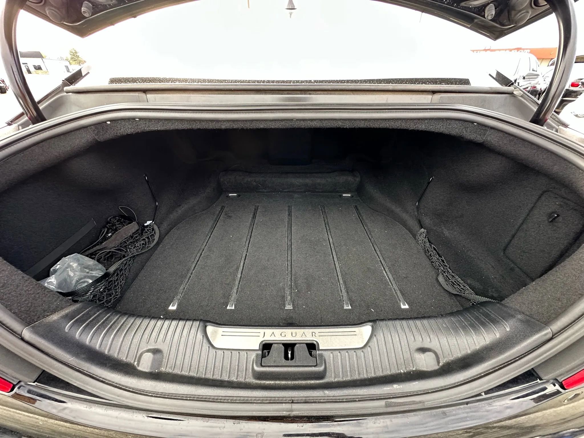 Used 2013 Jaguar XJ image 23