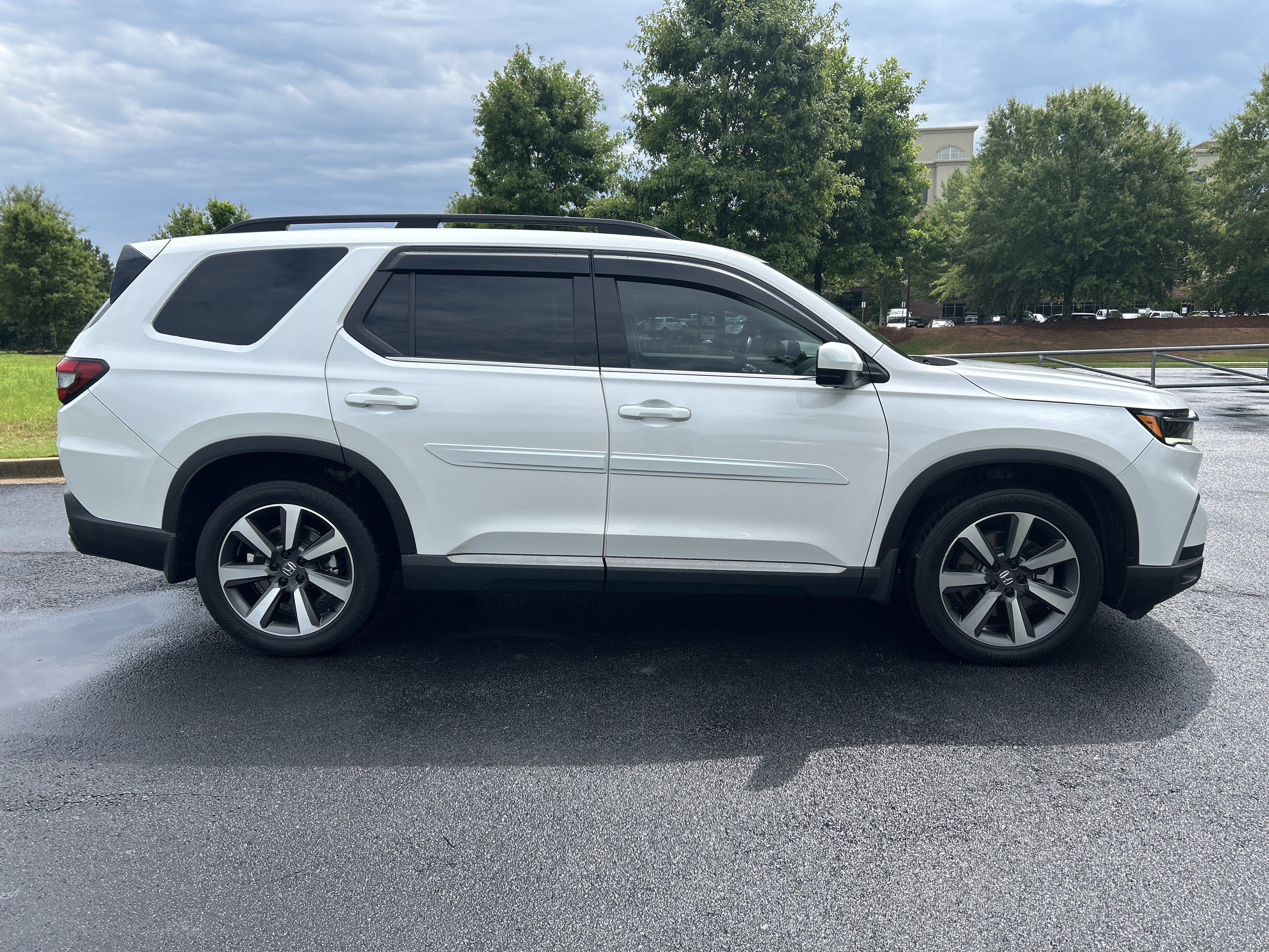 Used 2025 Honda Pilot Elite image 10