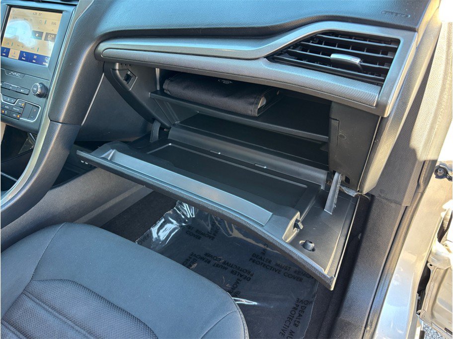 Used 2019 Ford Fusion SE FWD image 38