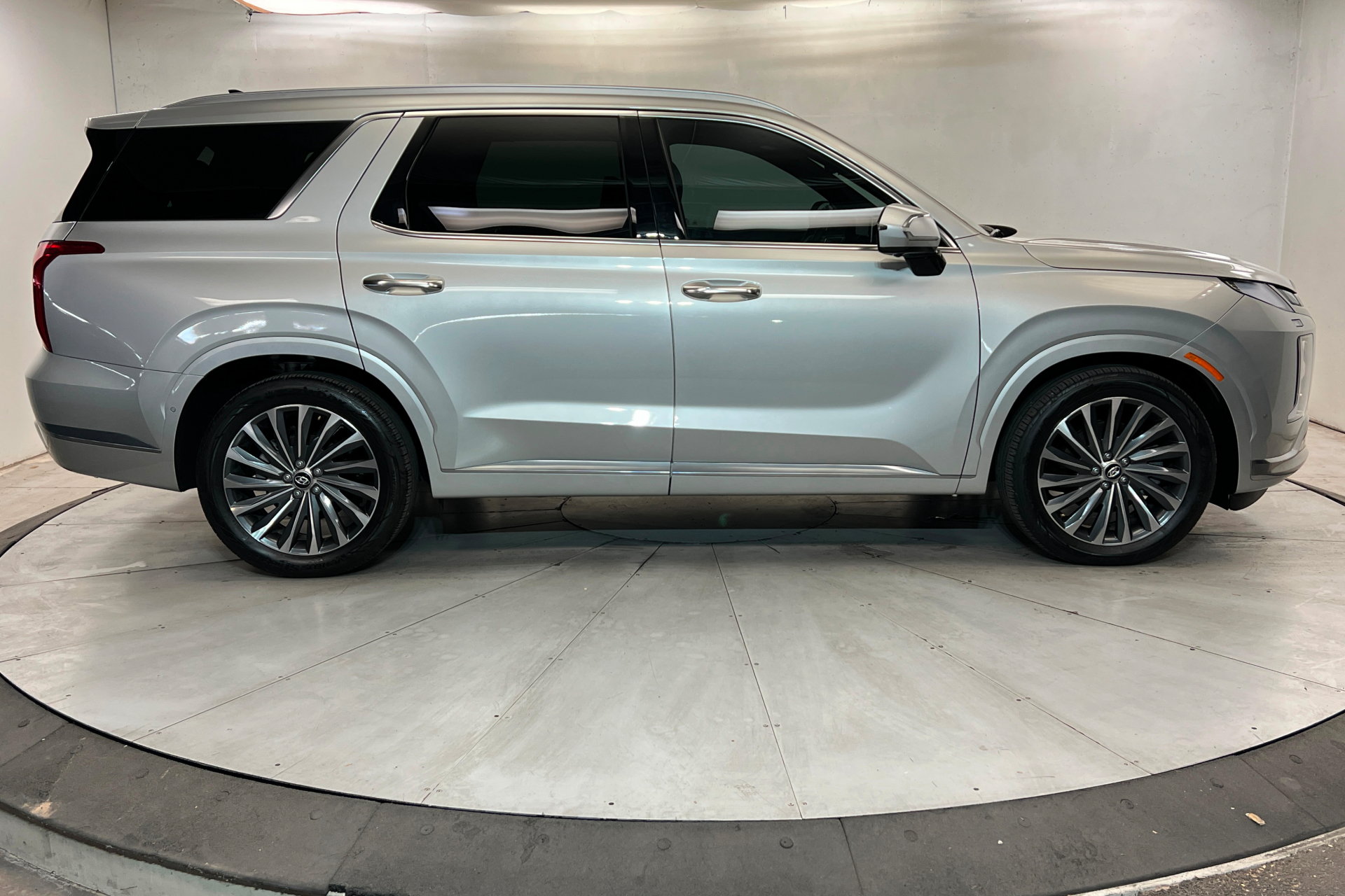 Used 2024 Hyundai Palisade Calligraphy AWD/4WD image 7