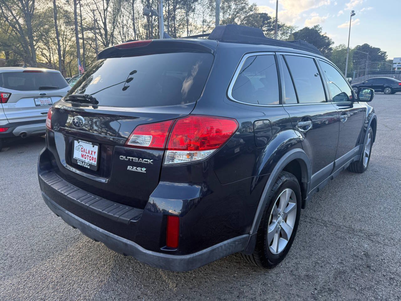 Used 2014 Subaru Outback 2.5i Limited AWD/4WD image 5