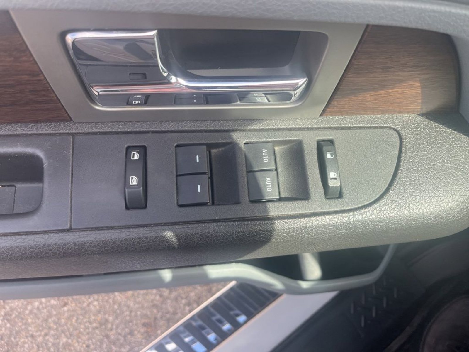 Used 2014 Ford F150 Lariat w/ Equipment Group 502A Luxury image 12