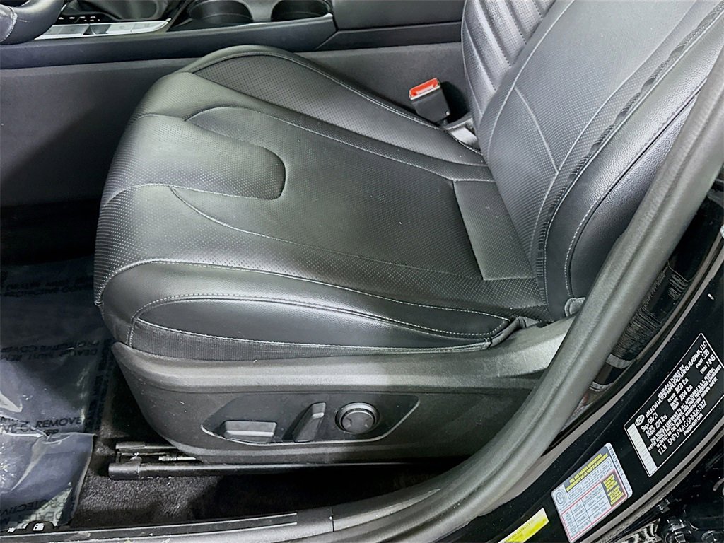 Certified 2022 Hyundai Elantra Limited w/ Cargo Package image 25