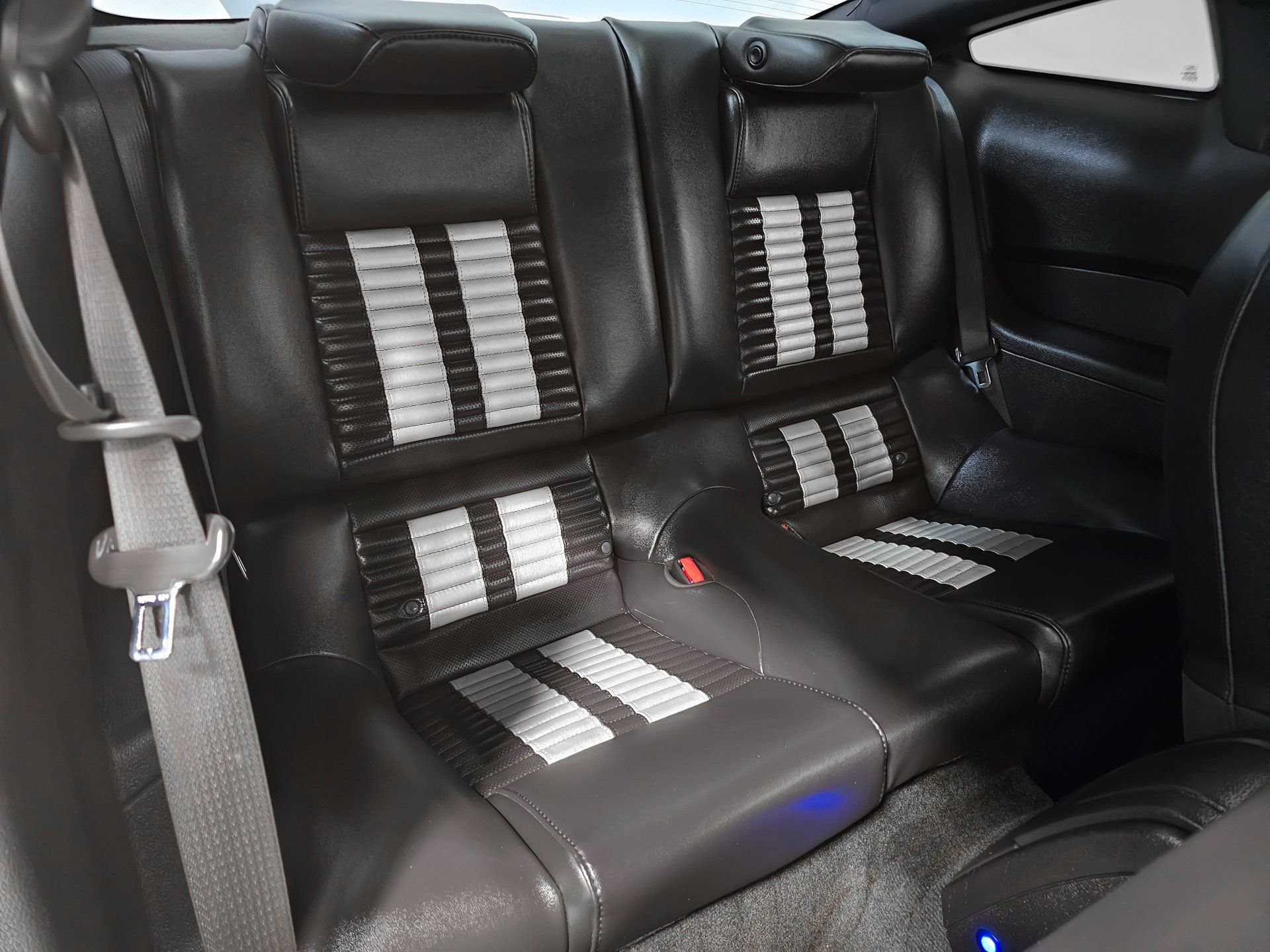 Used 2012 Ford Mustang Shelby GT500 w/ Electronics Pkg RWD image 8