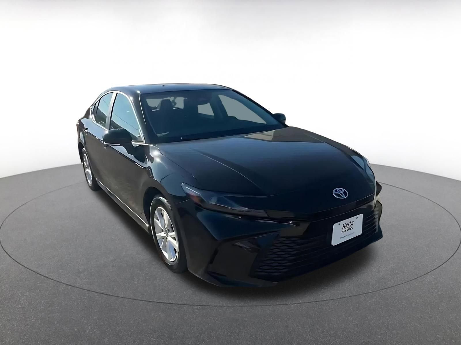 Used 2025 Toyota Camry LE image 3