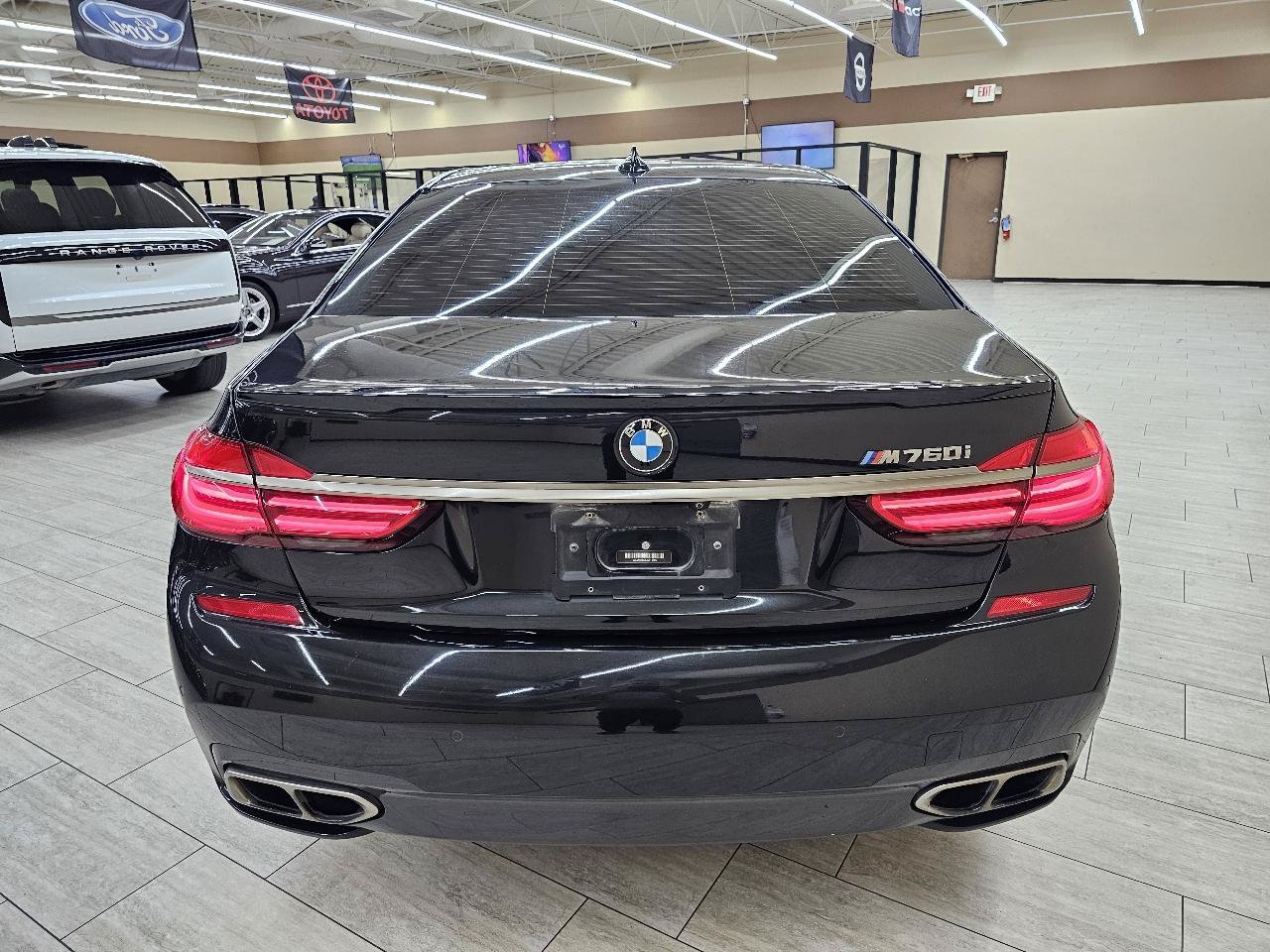 Used 2018 BMW M760i xDrive AWD/4WD image 7