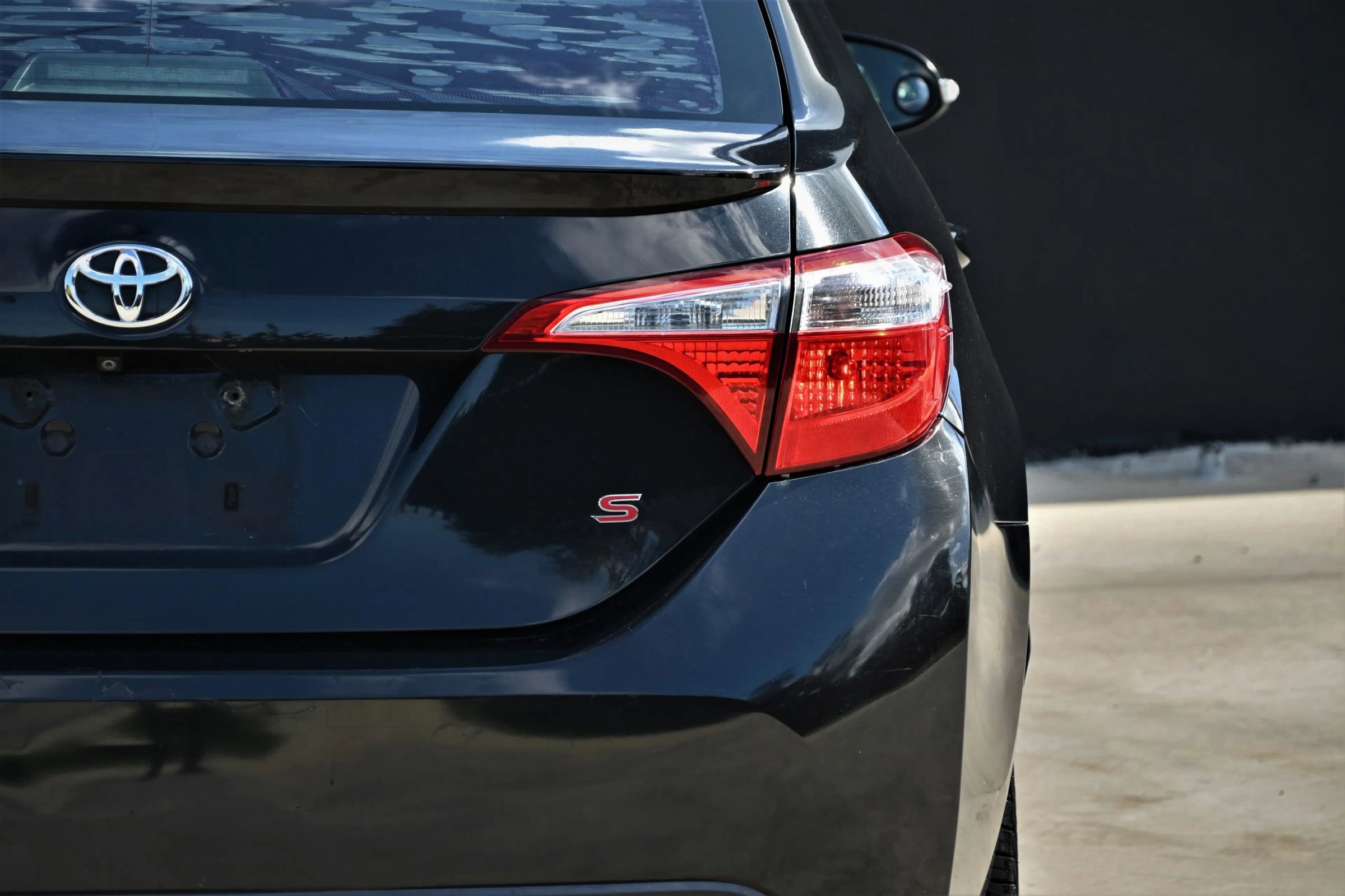 Used 2015 Toyota Corolla S FWD image 9
