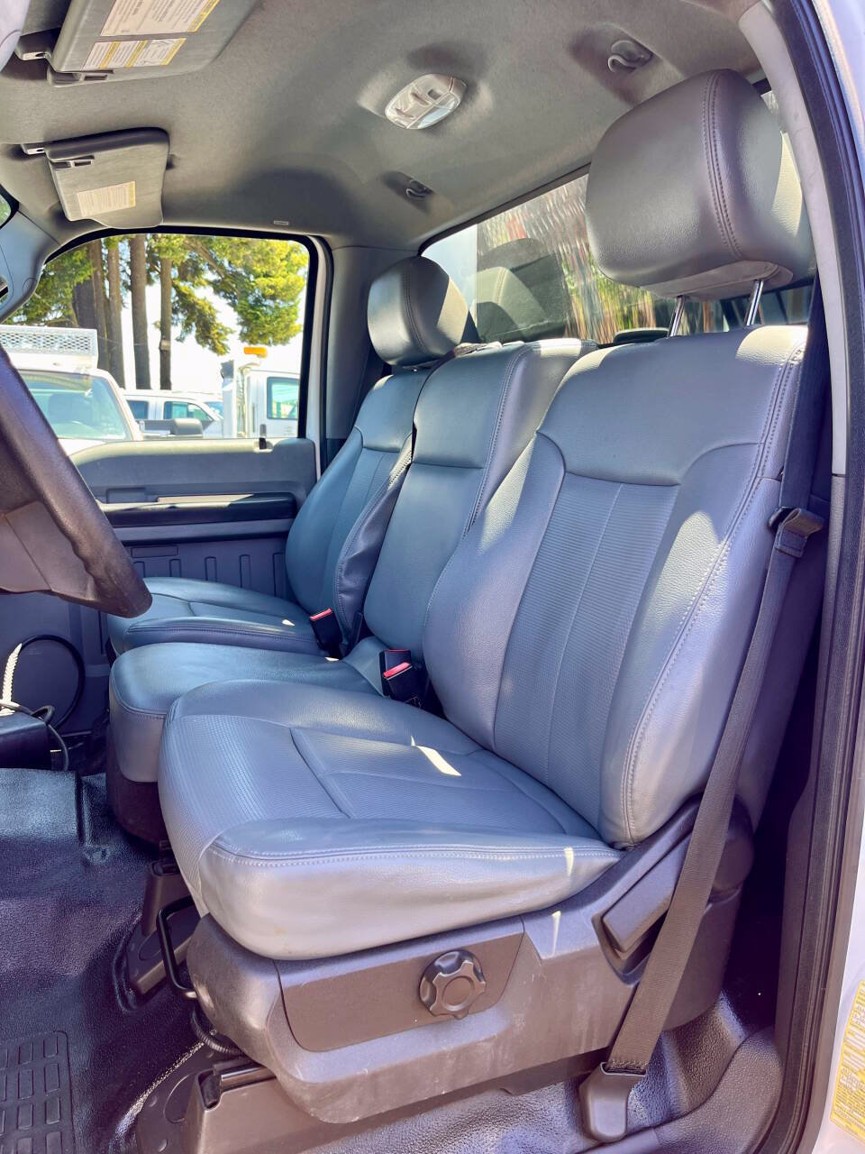 Used 2014 Ford F550 2WD Regular Cab Super Duty image 22