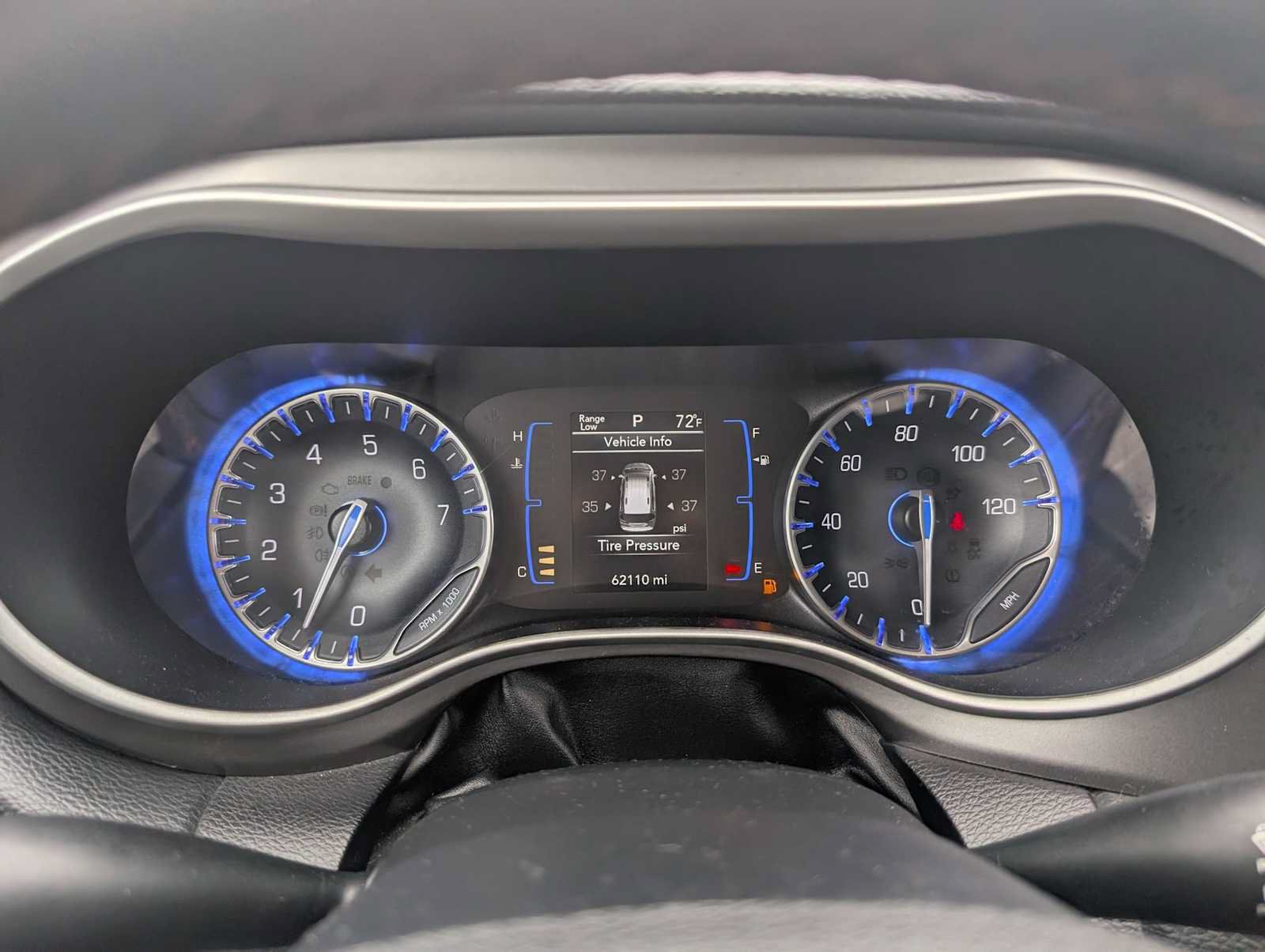 Used 2020 Chrysler Pacifica Touring-L w/ Tire & Wheel Group FWD image 17