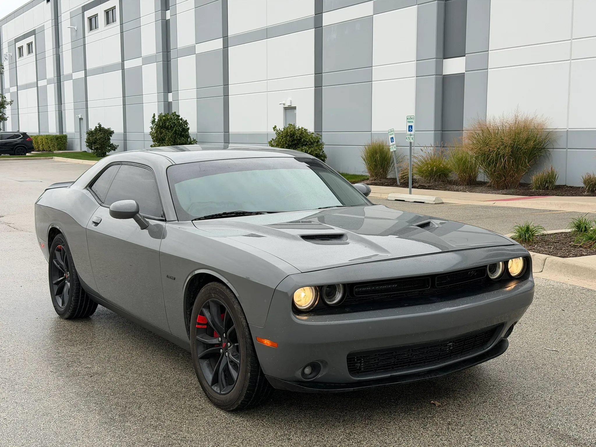 Used 2018 Dodge Challenger R/T w/ Blacktop Package RWD image 3