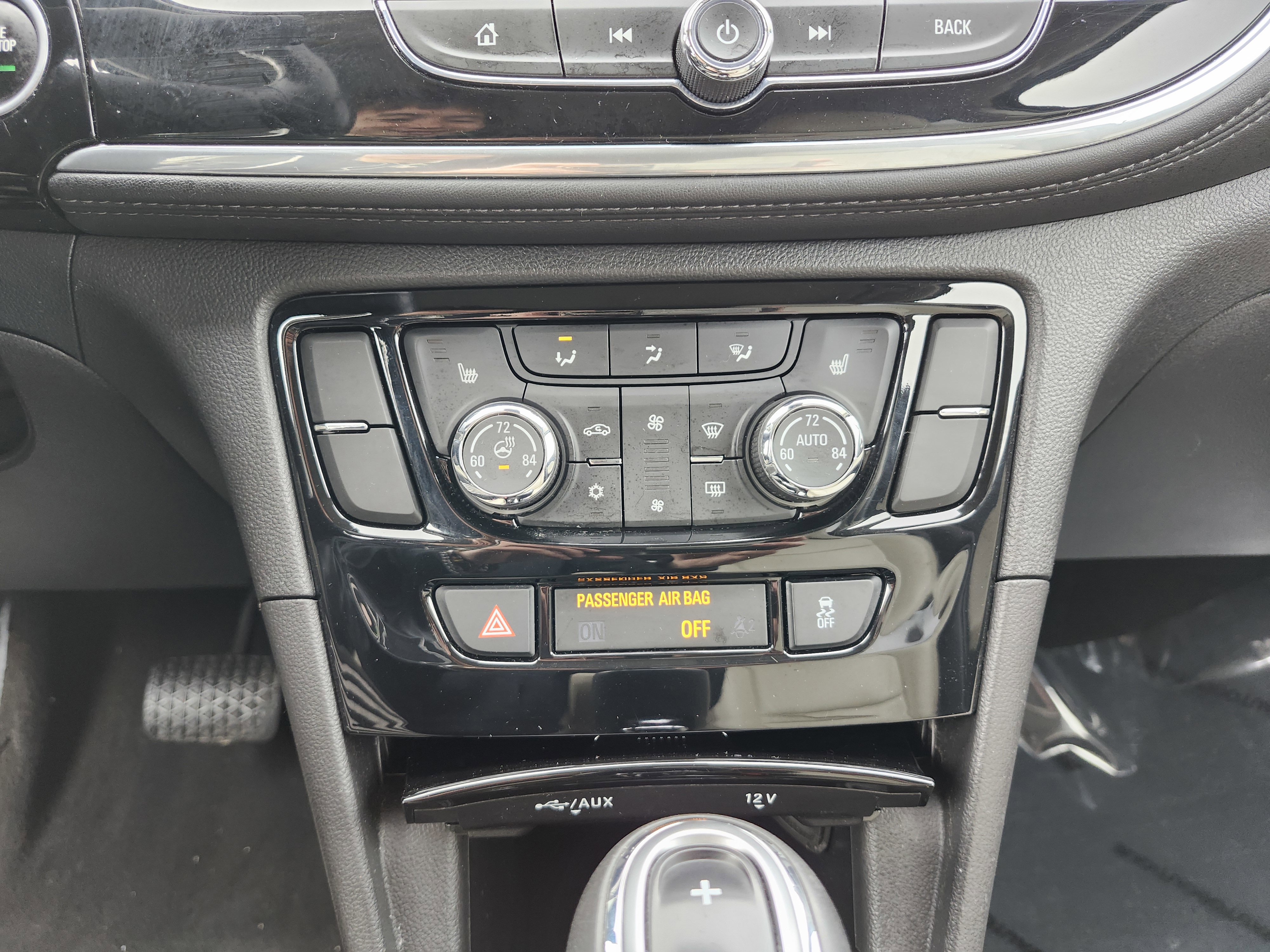 Used 2020 Buick Encore Essence AWD/4WD image 31