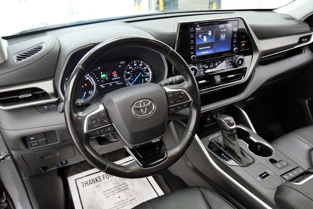 Used 2021 Toyota Highlander XLE AWD/4WD image 12