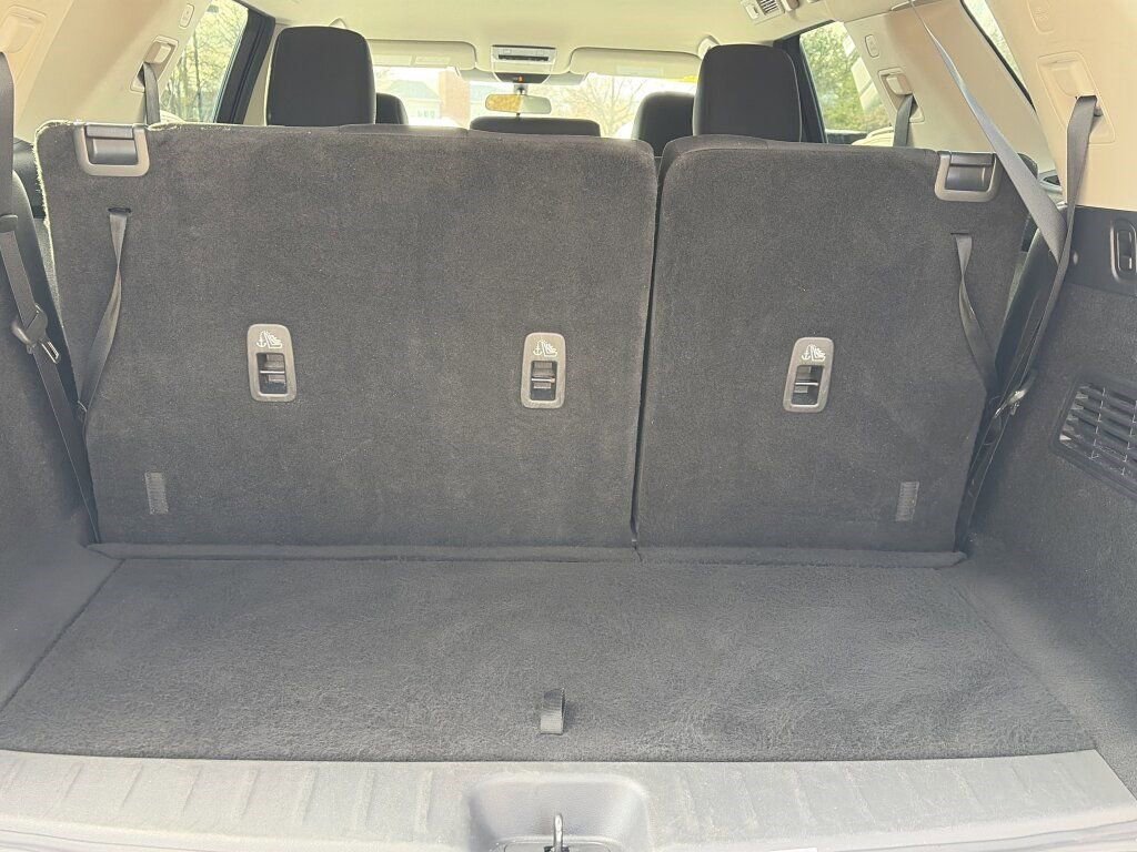 Certified 2025 Nissan Pathfinder SV image 10