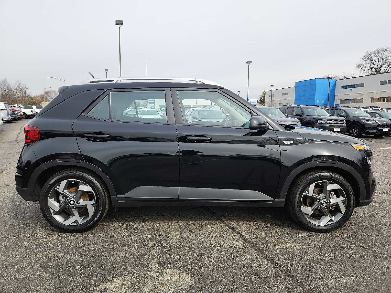 Used 2023 Hyundai Venue SEL w/ Cargo Package FWD image 7