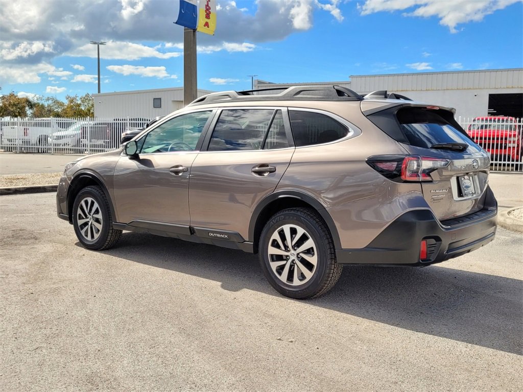 Used 2022 Subaru Outback Premium image 5