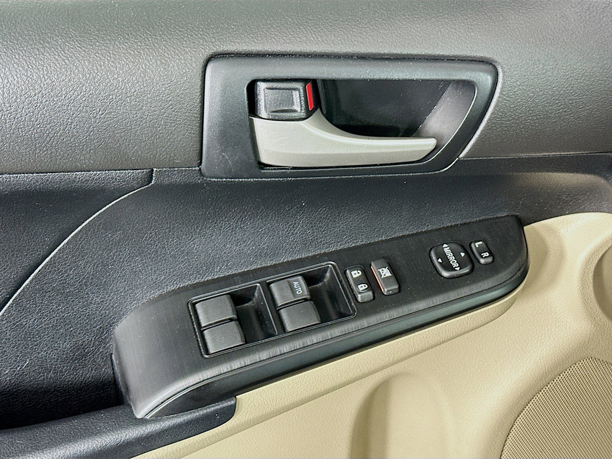 Used 2012 Toyota Camry LE image 15