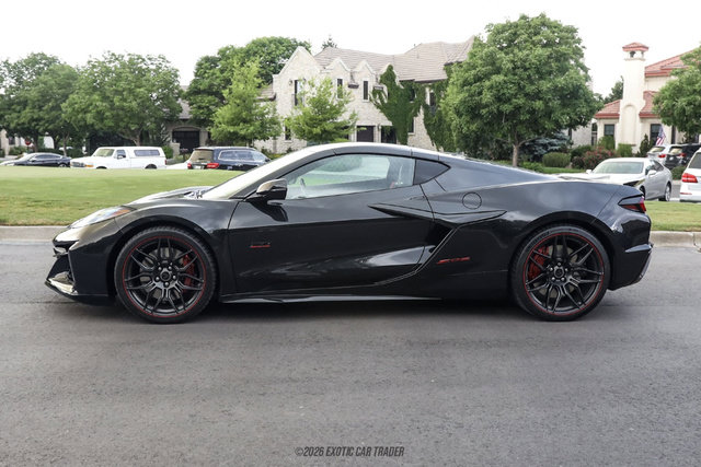 Used 2023 Chevrolet Corvette Z06 RWD image 15
