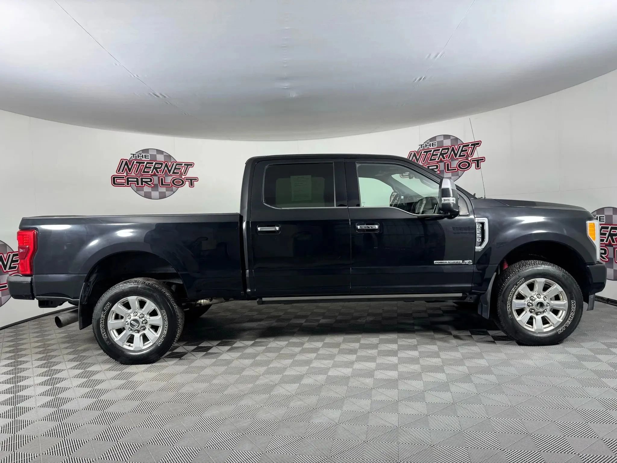 Used 2017 Ford F250 Platinum w/ Platinum Ultimate Package image 8