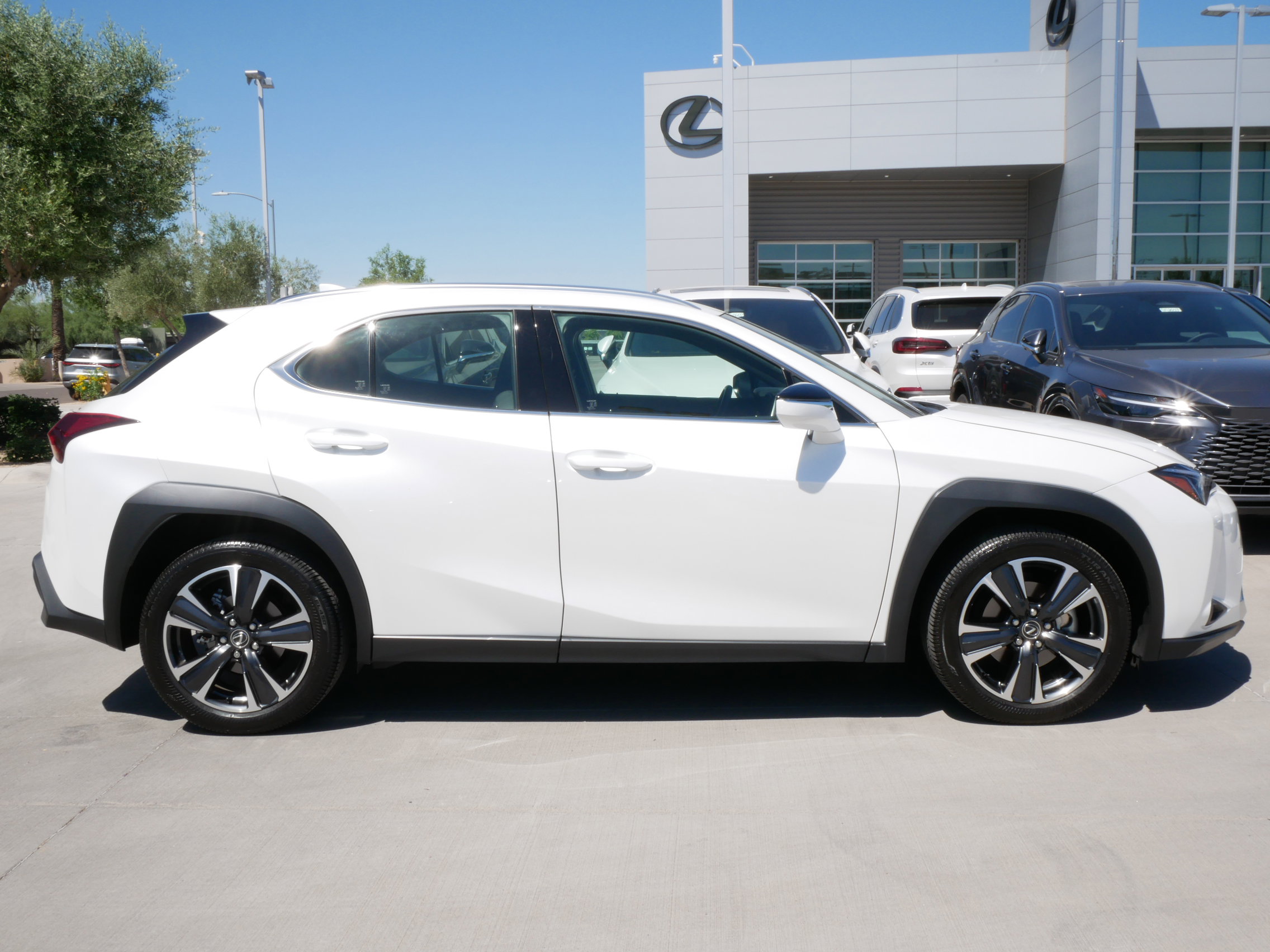 Certified 2025 Lexus UX 300h FWD image 13
