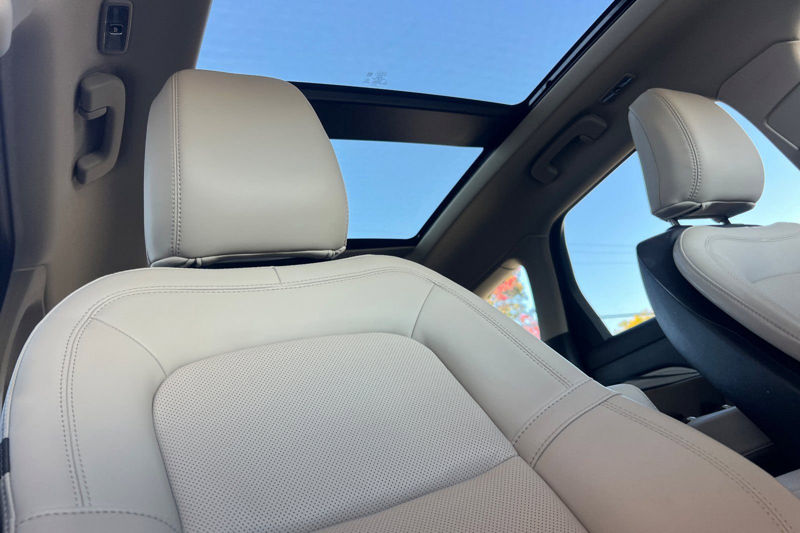 Certified 2025 Lincoln Corsair Grand Touring w/ Equipment Group 301A image 17