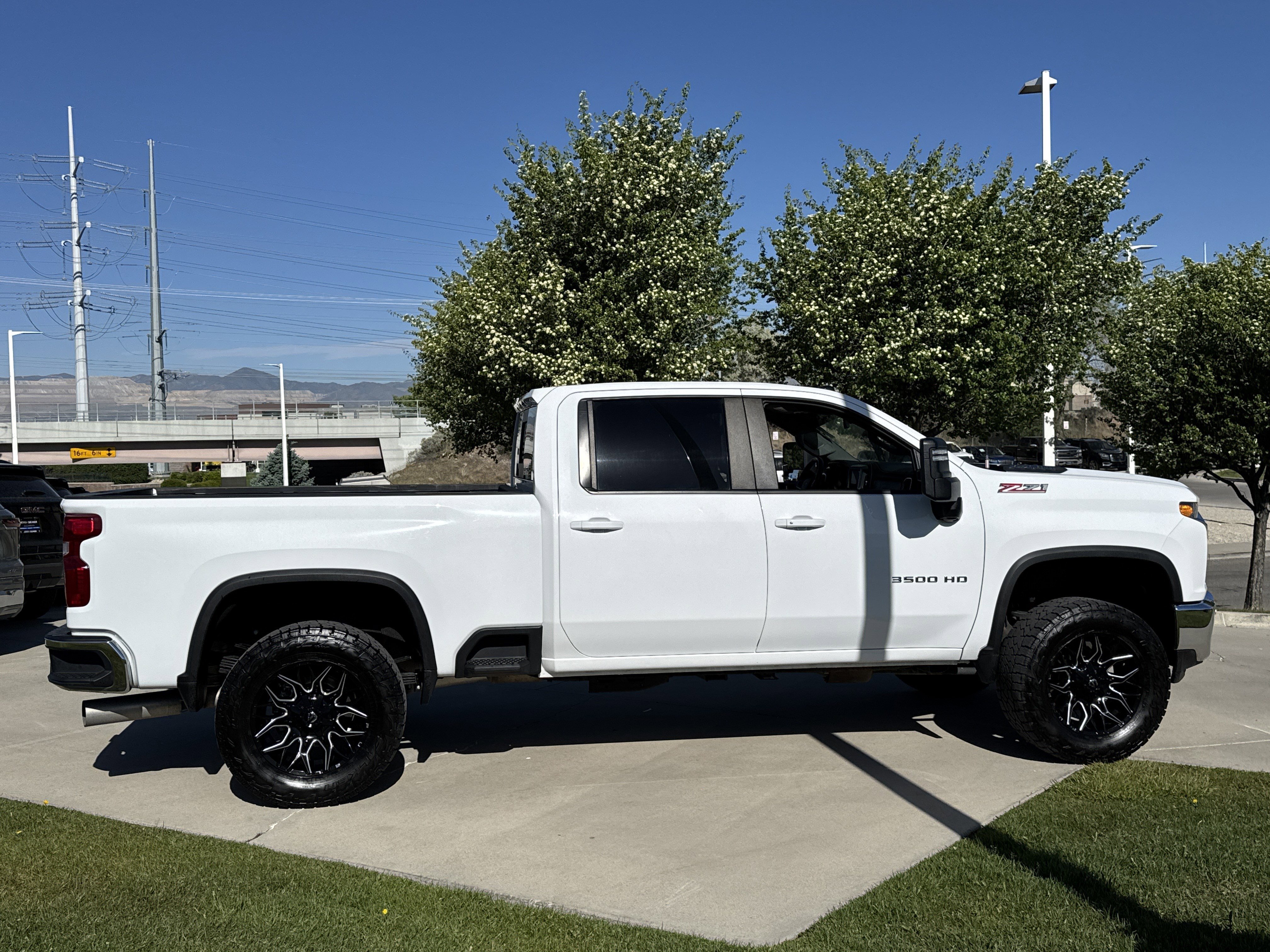 Used 2023 Chevrolet Silverado 3500 LT w/ All Star Edition AWD/4WD image 7