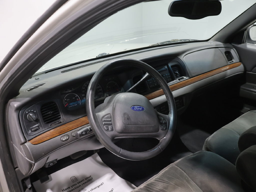 Used 2004 Ford Crown Victoria LX RWD image 22