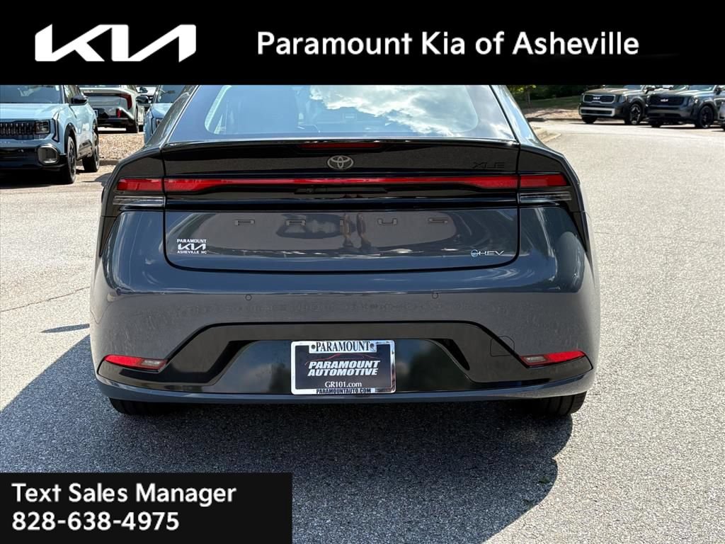 Used 2026 Toyota Prius XLE FWD image 5