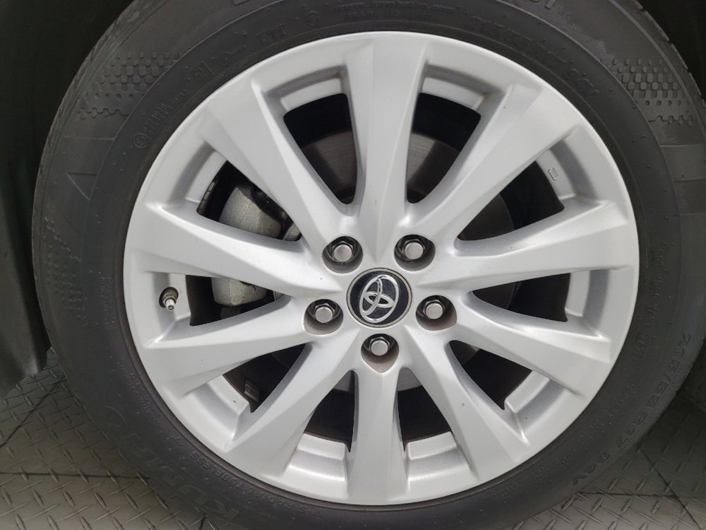 Used 2019 Toyota Camry LE FWD image 31