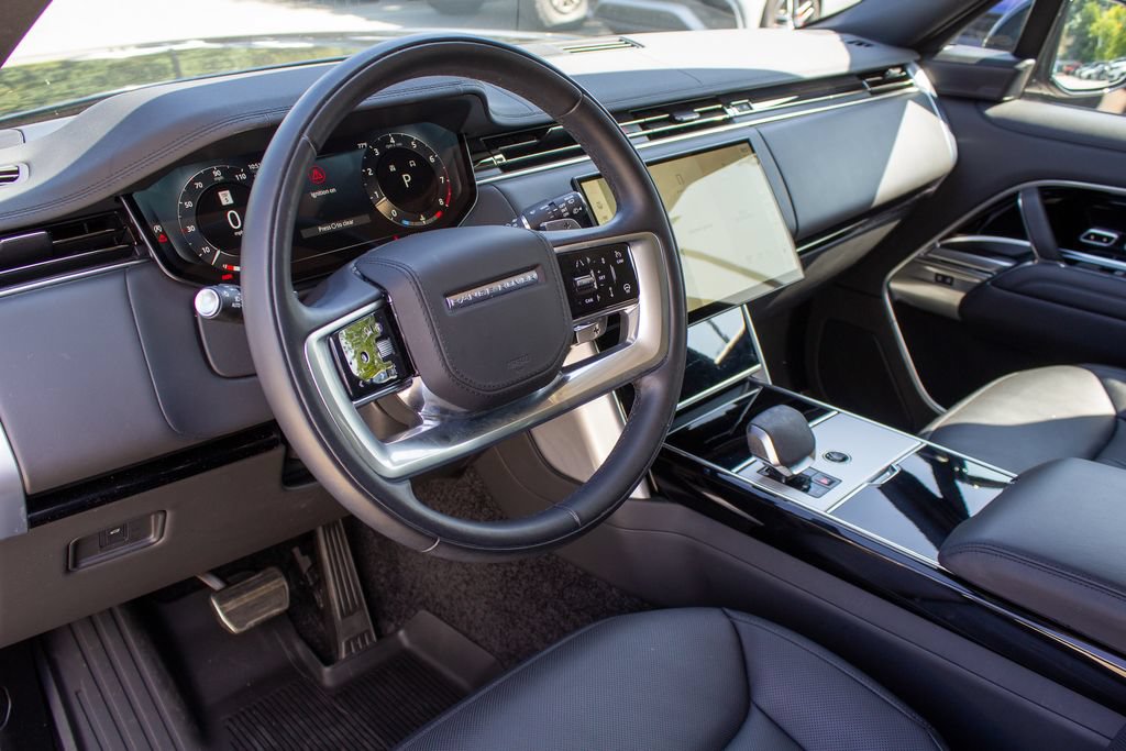 Used 2025 Land Rover Range Rover Long Wheelbase SE AWD/4WD image 11