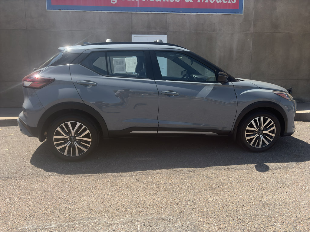 Used 2023 Nissan Kicks SR w/ SR Premium Package FWD image 4