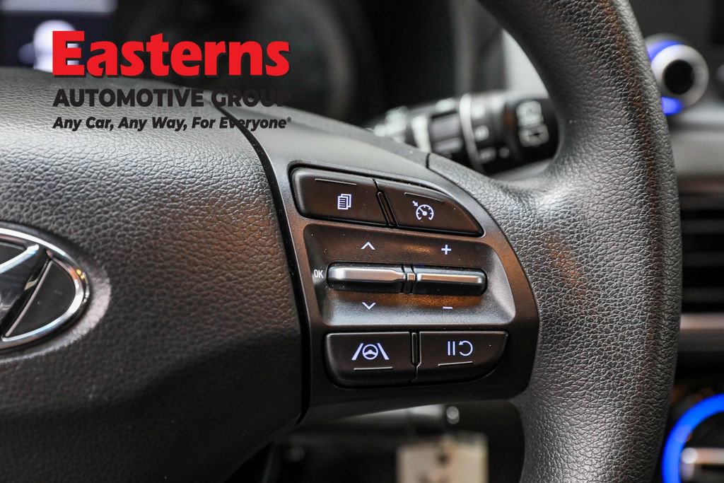 Used 2022 Hyundai Kona SE w/ Winter Weather Package image 28