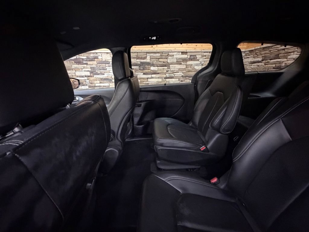 Used 2020 Chrysler Pacifica Touring-L w/ S Appearance Package FWD image 35
