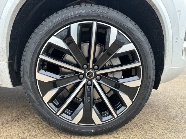 New 2026 Volvo XC90 B5 Plus w/ Protection Package image 9