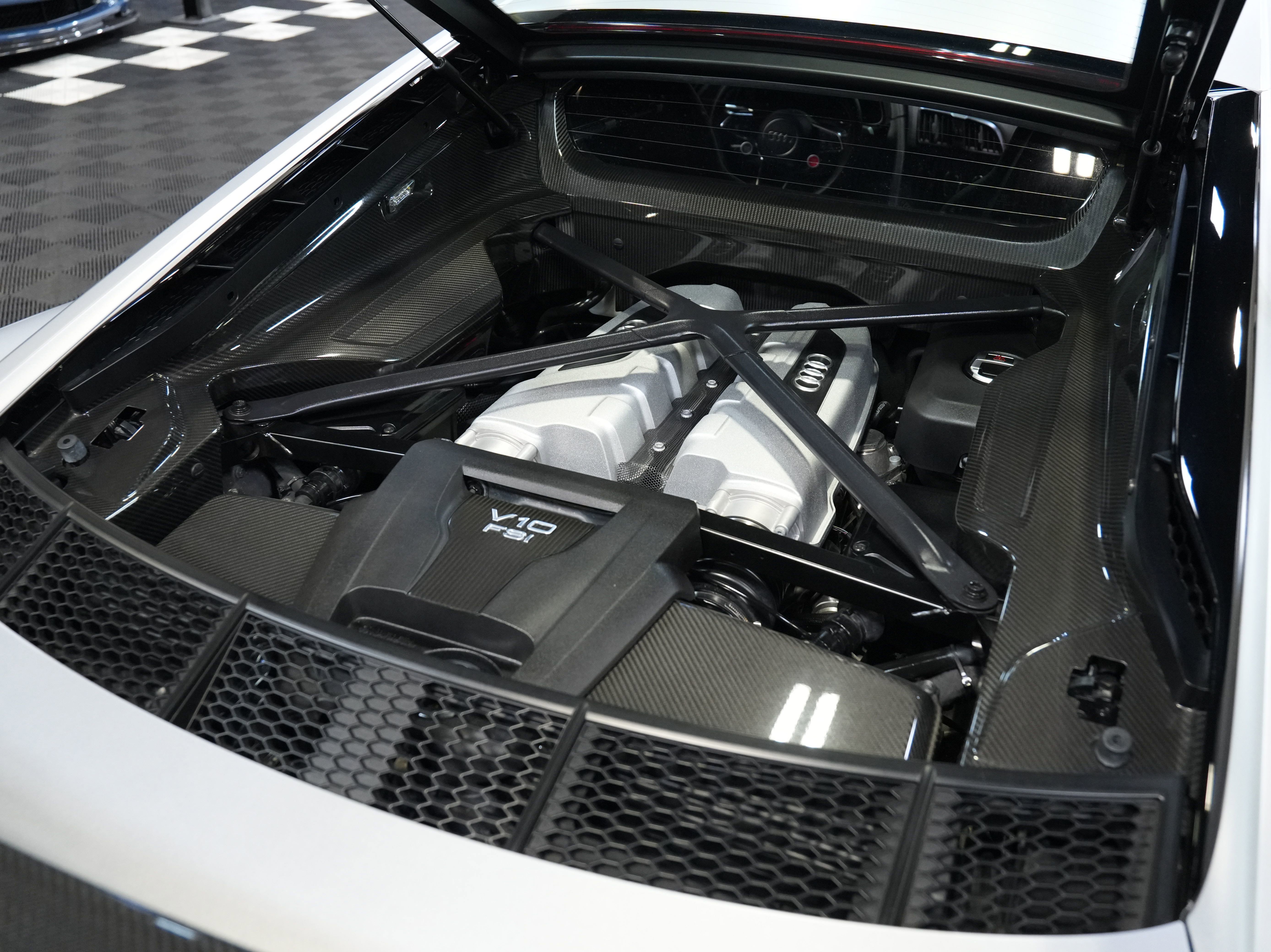 Used 2017 Audi R8 V10 w/ Carbon Exterior Package AWD/4WD image 46